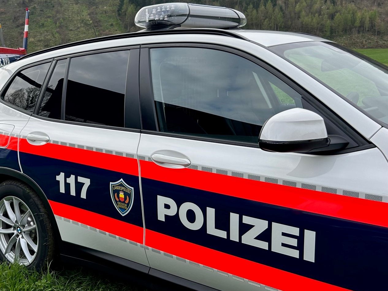 Der Mann ging auf Polizisten los. (Symbolbild)