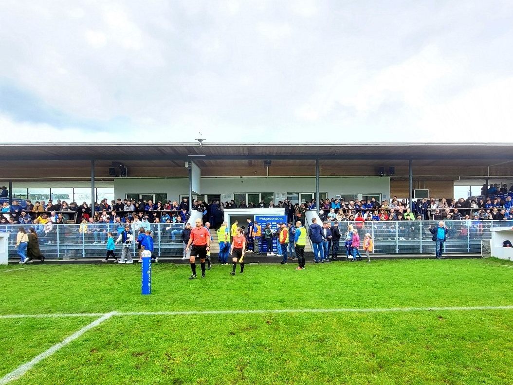 Ein volles Haus und beste Fußballstimmung: Besuchen Sie zum Frühjahrssauftakt im Stadion Hoferfeld am Samstag um 16 Uhr das Spiel SV typico Lochau gegen den FC Höchst. Ein volles Haus und beste Fußballstimmung: Besuchen Sie zum Frühjahrssauftakt im Stadion Hoferfeld am Samstag um 16 Uhr das Spiel SV typico Lochau gegen den FC Höchst.