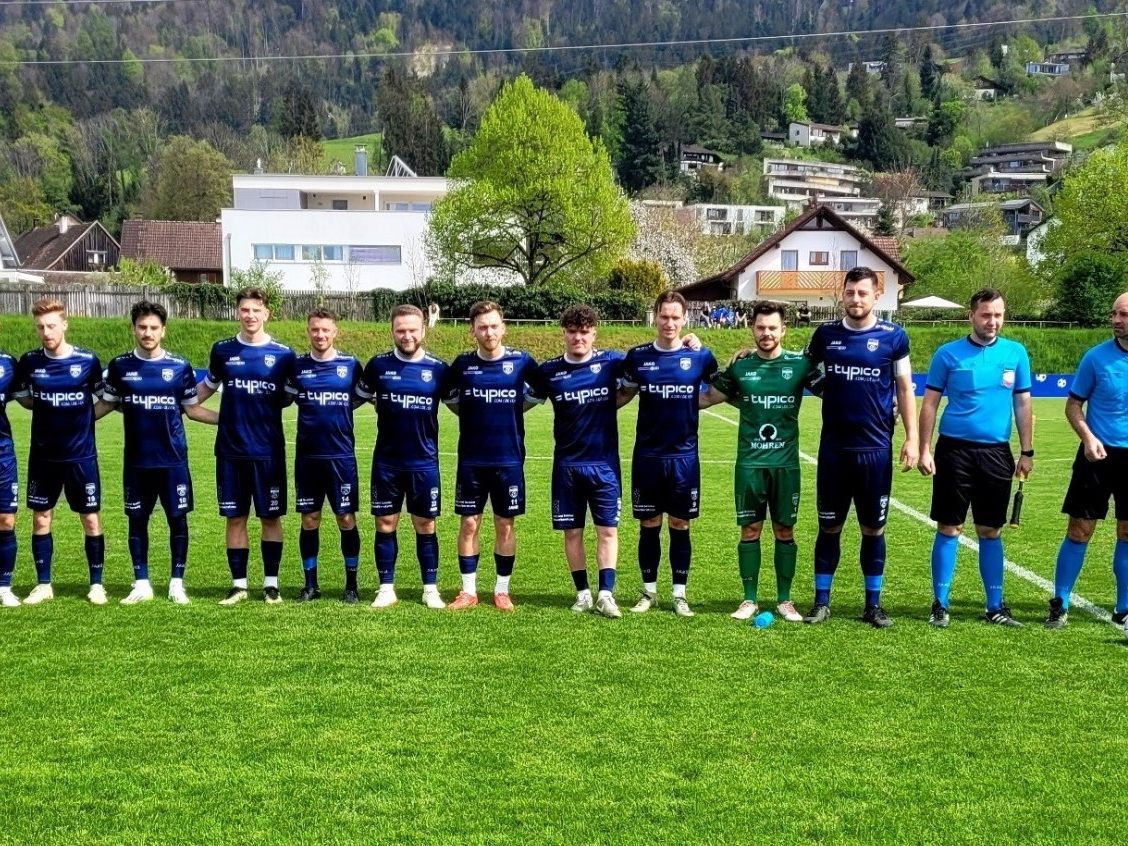 Treffpunkt Fußballplatz: Die Kampfmannschaft des SV typico Lochau spielt am kommenden Samstag gegen den FC Nenzing. Die Lochauer Fußballfans sind herzlich willkommen! Treffpunkt Fußballplatz: Die Kampfmannschaft des SV typico Lochau spielt am kommenden Samstag gegen den FC Nenzing. Die Lochauer Fußballfans sind herzlich willkommen!