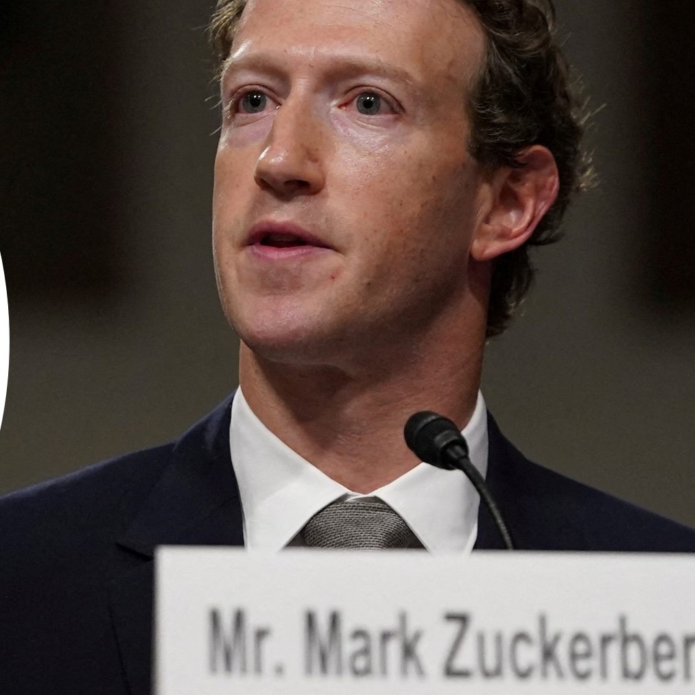 Mark Zuckerbergs (r.) Ausblick alarmiert Anleger - Meta-Aktie brach zeitweise um zwölf Prozent ein.