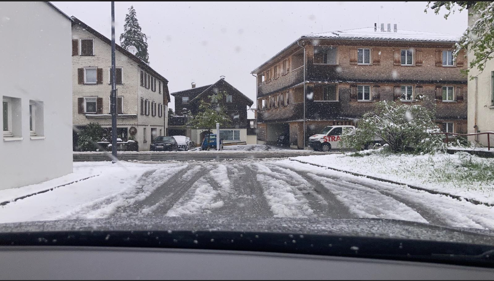 Schnee bis ins Tal.