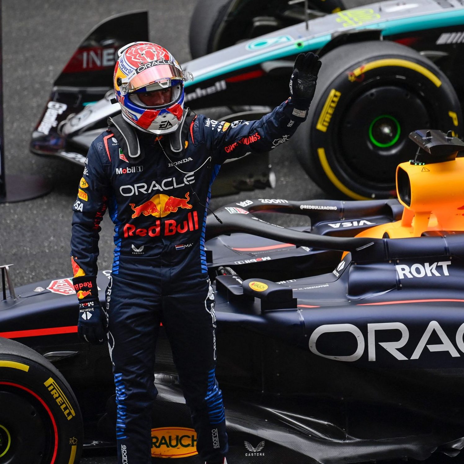 Verstappen im Red Bull triumphierte am Samstag in China beim ersten F1-Sprint des Jahres.