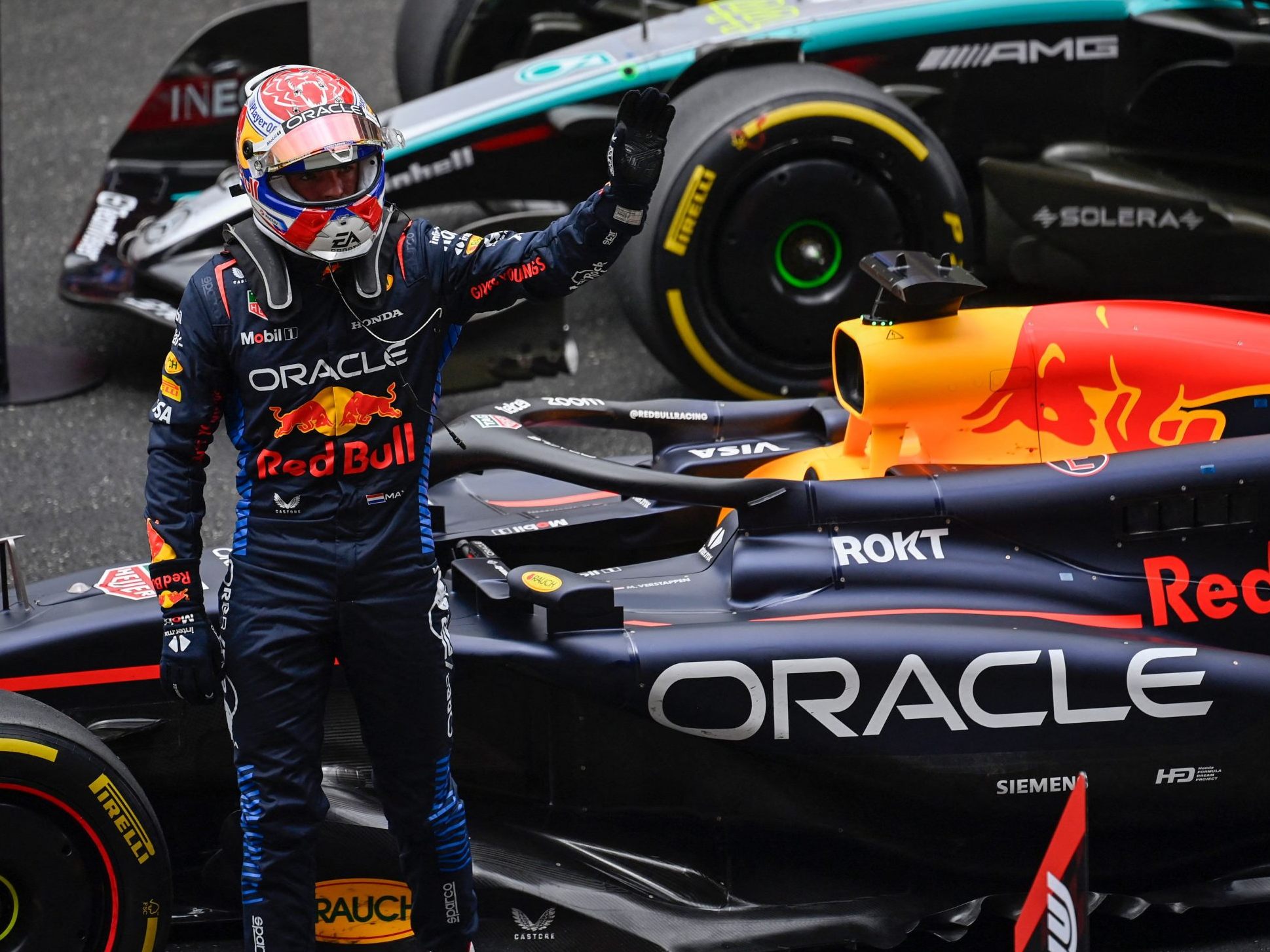 Verstappen im Red Bull triumphierte am Samstag in China beim ersten F1-Sprint des Jahres. Verstappen im Red Bull triumphierte am Samstag in China beim ersten F1-Sprint des Jahres.