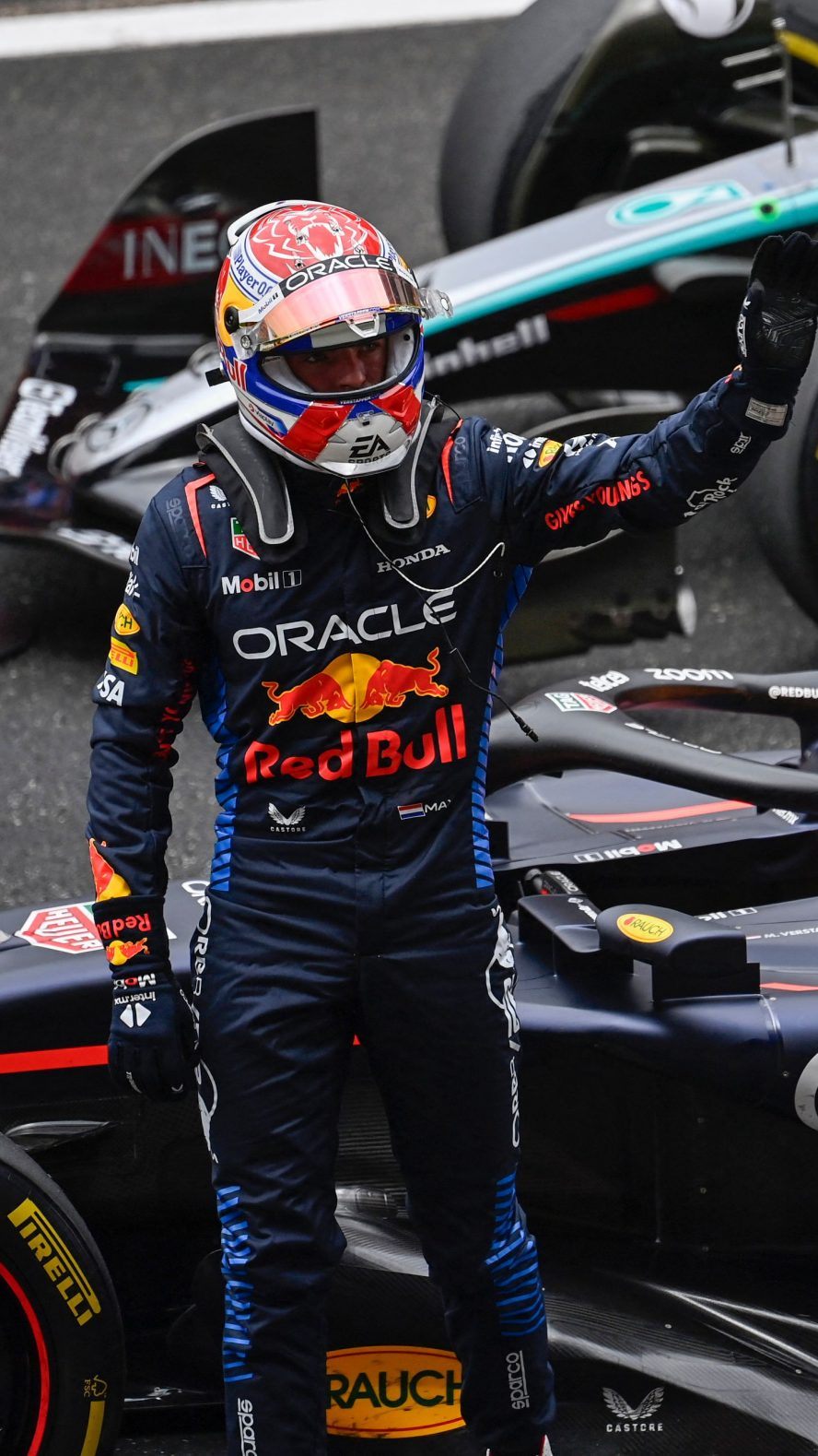 Verstappen im Red Bull triumphierte am Samstag in China beim ersten F1-Sprint des Jahres.