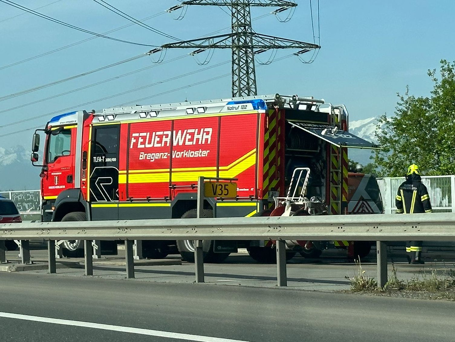 Motorradbatterie geriet auf A14 in Brand. Motorradbatterie geriet auf A14 in Brand.