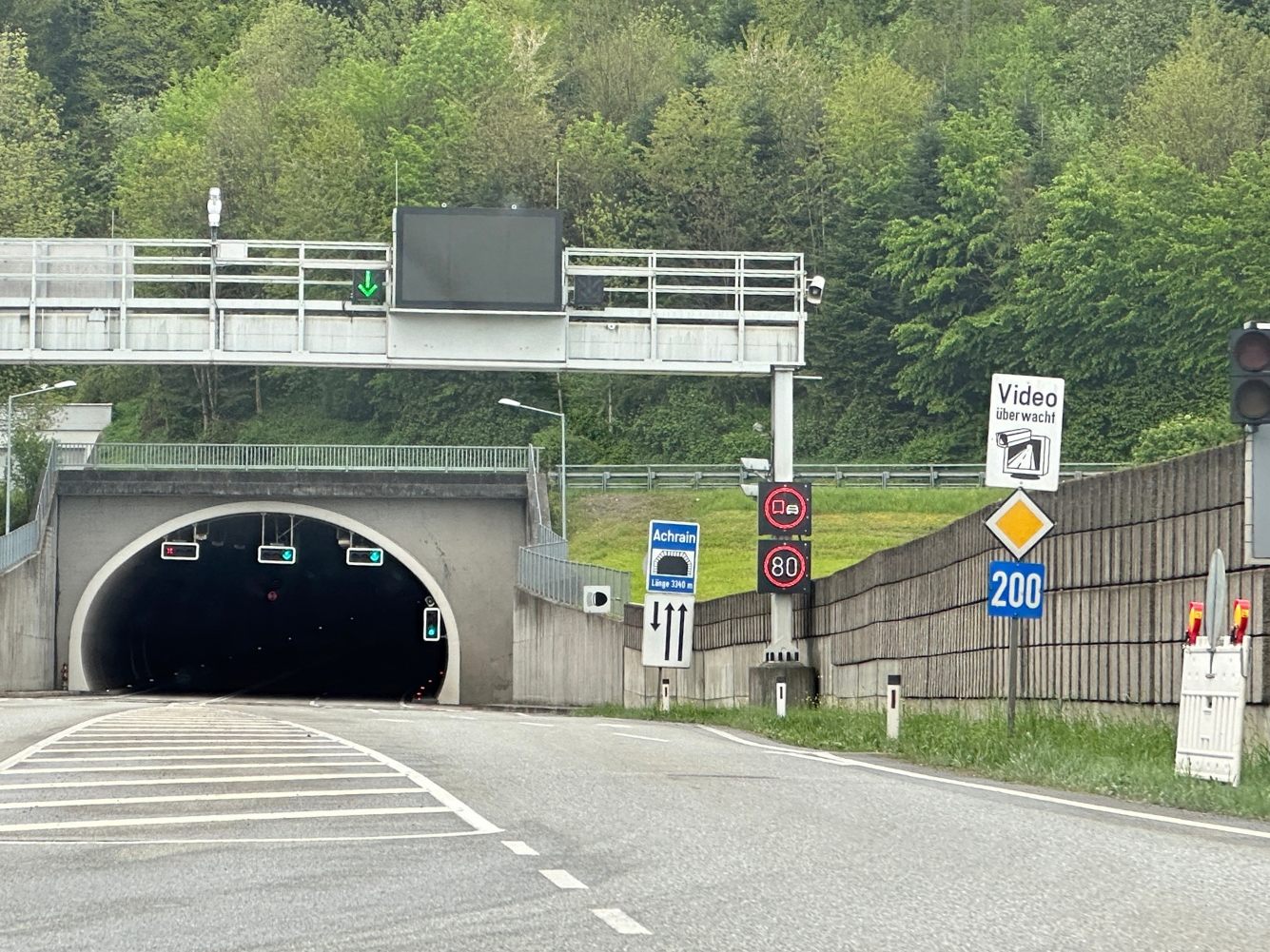 Der Achraintunnel bleibt zu. Der Achraintunnel bleibt zu.