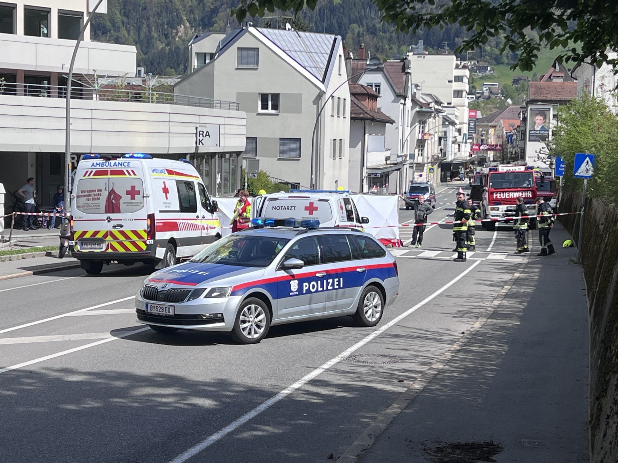 Fahrradfahrer am Unfallort verstorben Fahrradfahrer am Unfallort verstorben