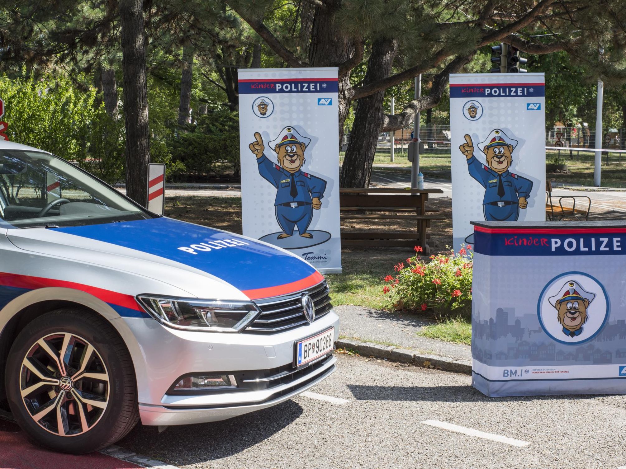 Einladung zur Auftaktveranstaltung der Kinderpolizei in Wien. Einladung zur Auftaktveranstaltung der Kinderpolizei in Wien.