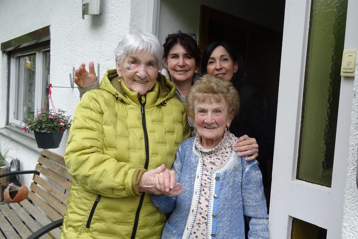 Priska Gappmeier und Maria Schedler mit ihren Töchtern Manuela und Anette.