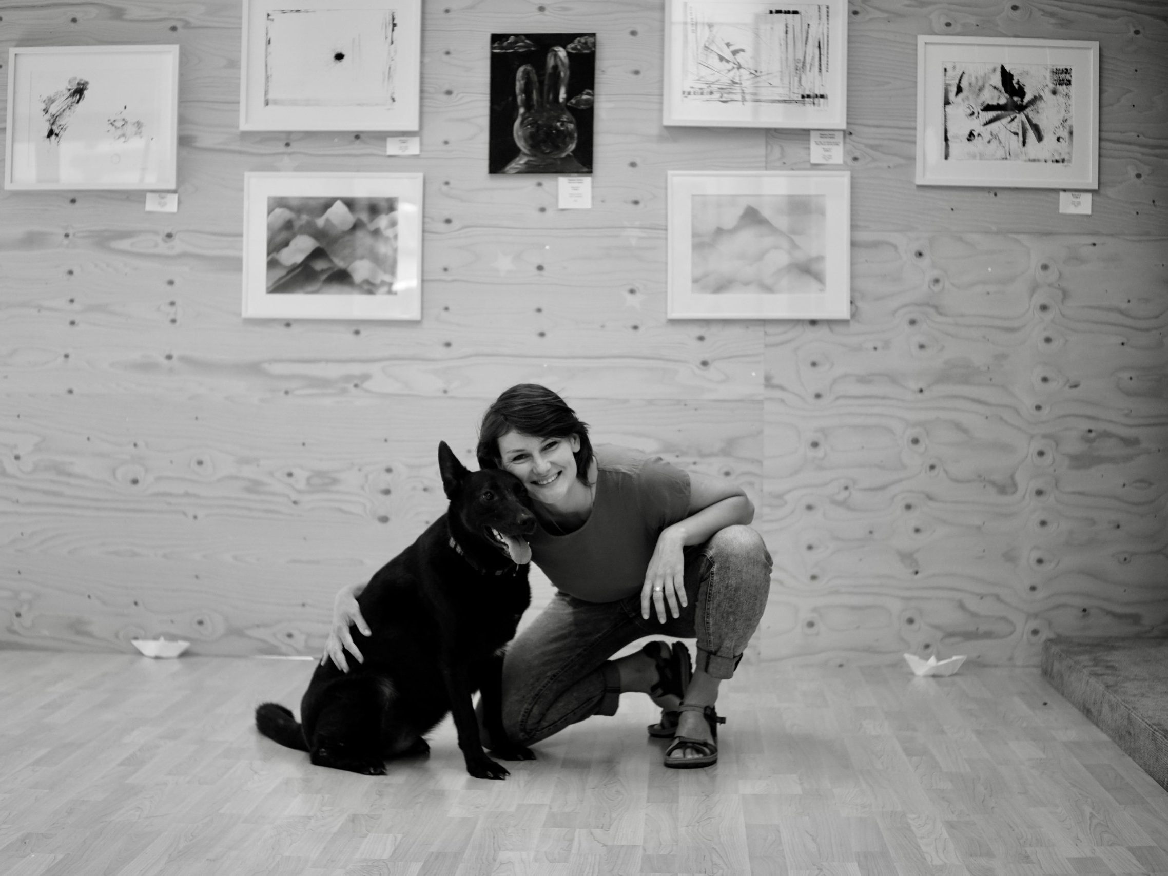 Organisatorin Maryna Liapina von der Fotoausstellung im VogelfreiRAUM freut sich auf viele Gäste. Organisatorin Maryna Liapina von der Fotoausstellung im VogelfreiRAUM freut sich auf viele Gäste.