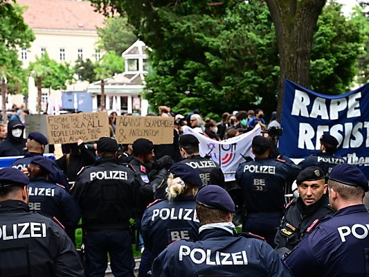 Große Polizeipräsenz bei Demos am Campus der Uni Wien Große Polizeipräsenz bei Demos am Campus der Uni Wien
