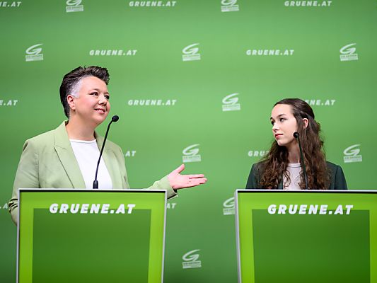 Die Grünen halten an Schilling fest. Die Grünen halten an Schilling fest.