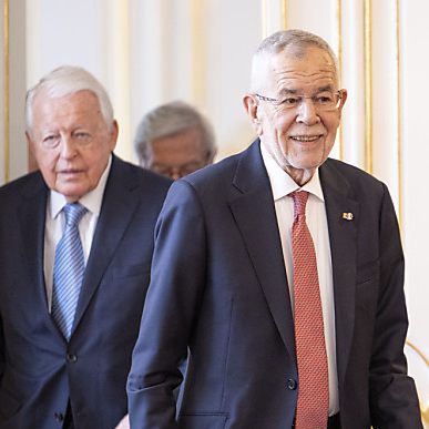 Van der Bellen und Vranitzky tauschten sich mit jungen Menschen aus.