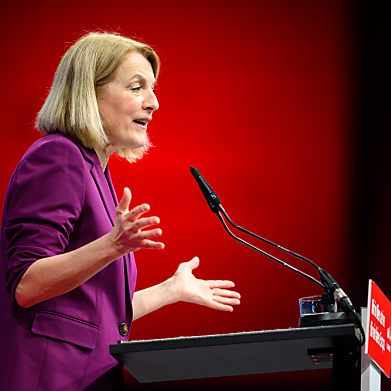 Regner sprach sich für ein EU-Grundrecht auf Schwangerschaftsabbruch aus.