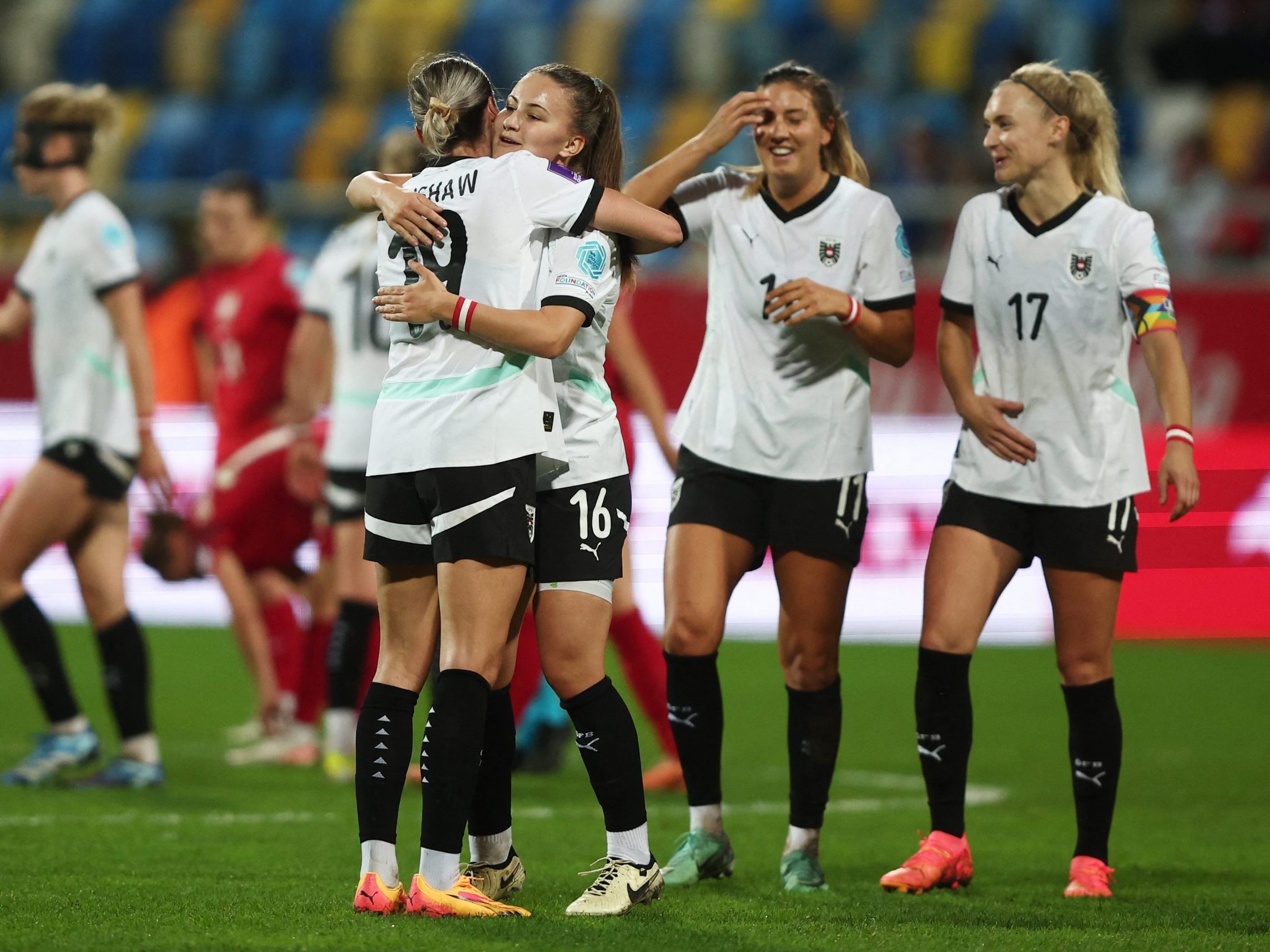 Die ÖFB-Frauen wollen in der EM-Quali gegen Island jubeln. Die ÖFB-Frauen wollen in der EM-Quali gegen Island jubeln.