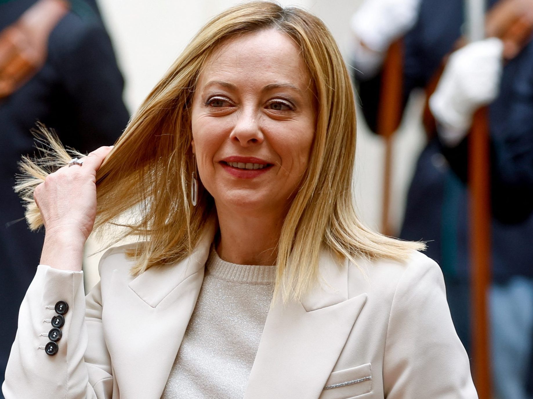 Italienische Premierministerin lobt Solidarität unter Frauen. Italienische Premierministerin lobt Solidarität unter Frauen.