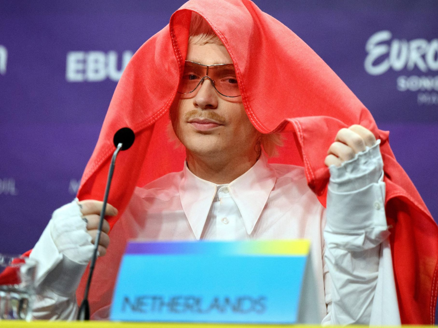 Nach einer Beschwerde gegen Joost Klein ist der ESC-Traum für die Niederlande nun geplatzt. Nach einer Beschwerde gegen Joost Klein ist der ESC-Traum für die Niederlande nun geplatzt.