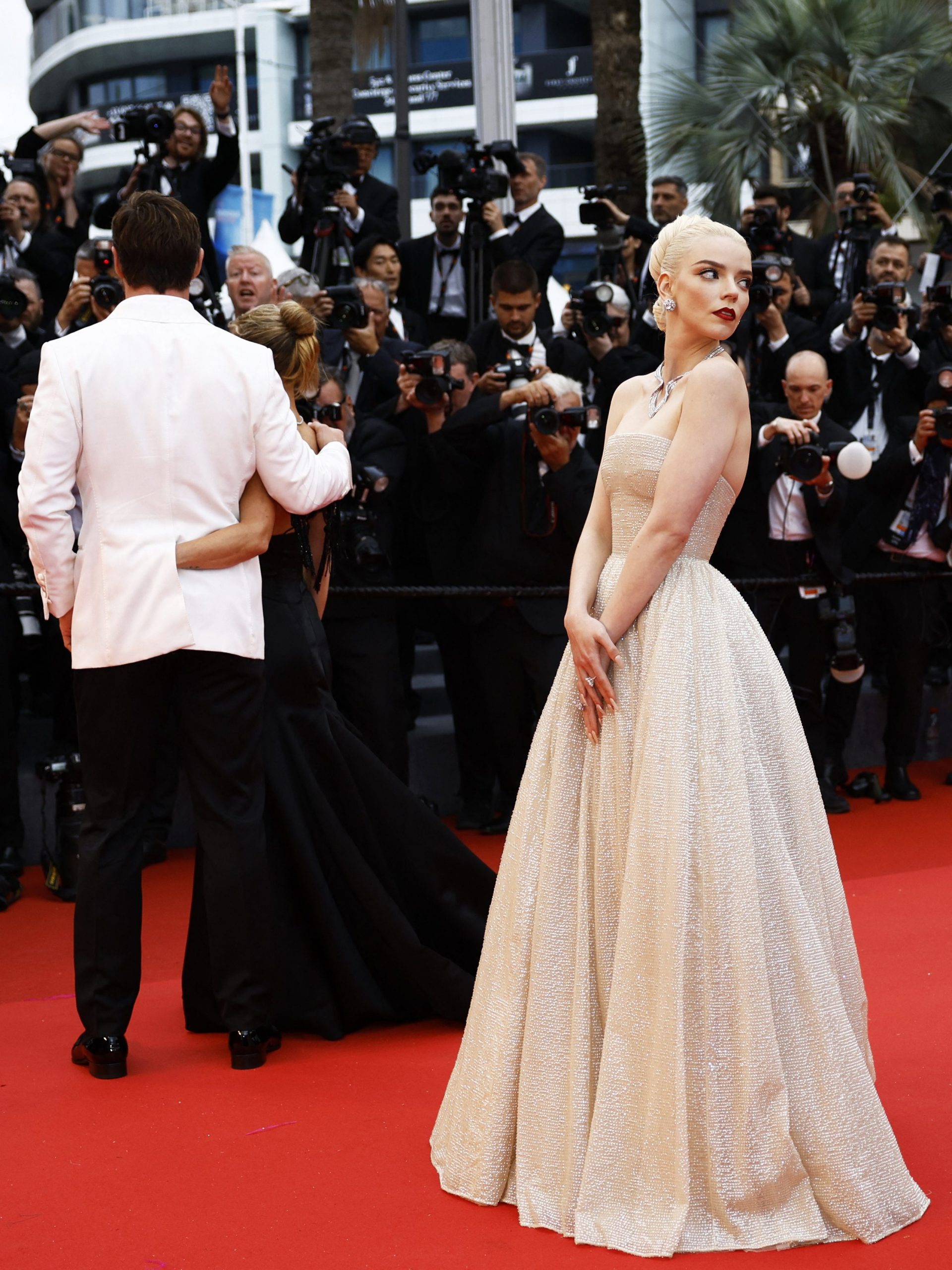 Anya Taylor-Joy posiert auf dem roten Teppich bei der Vorführung von "Furiosa: A Mad Max Saga" beim 77. Cannes Filmfestival in Frankreich am 15. Mai 2024. Anya Taylor-Joy posiert auf dem roten Teppich bei der Vorführung von "Furiosa: A Mad Max Saga" beim 77. Cannes Filmfestival in Frankreich am 15. Mai 2024.