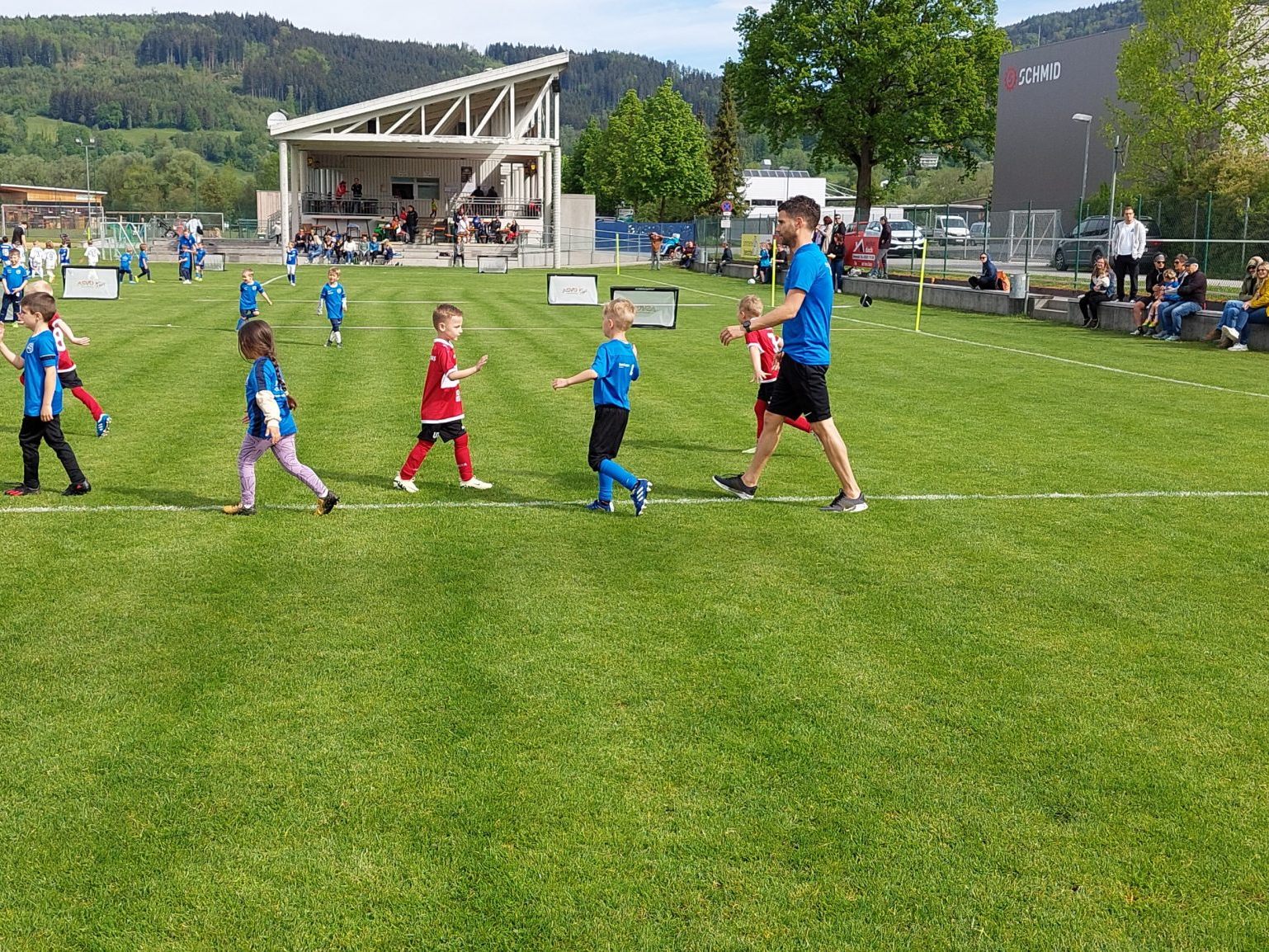 Der Spieltagsponsor Royal Ink GmbH aus Vaduz freut sich auf einen spannenden Fußballtag und ein stimmungsvolles Sommerfest in der Sattaaser Au. Der Spieltagsponsor Royal Ink GmbH aus Vaduz freut sich auf einen spannenden Fußballtag und ein stimmungsvolles Sommerfest in der Sattaaser Au.