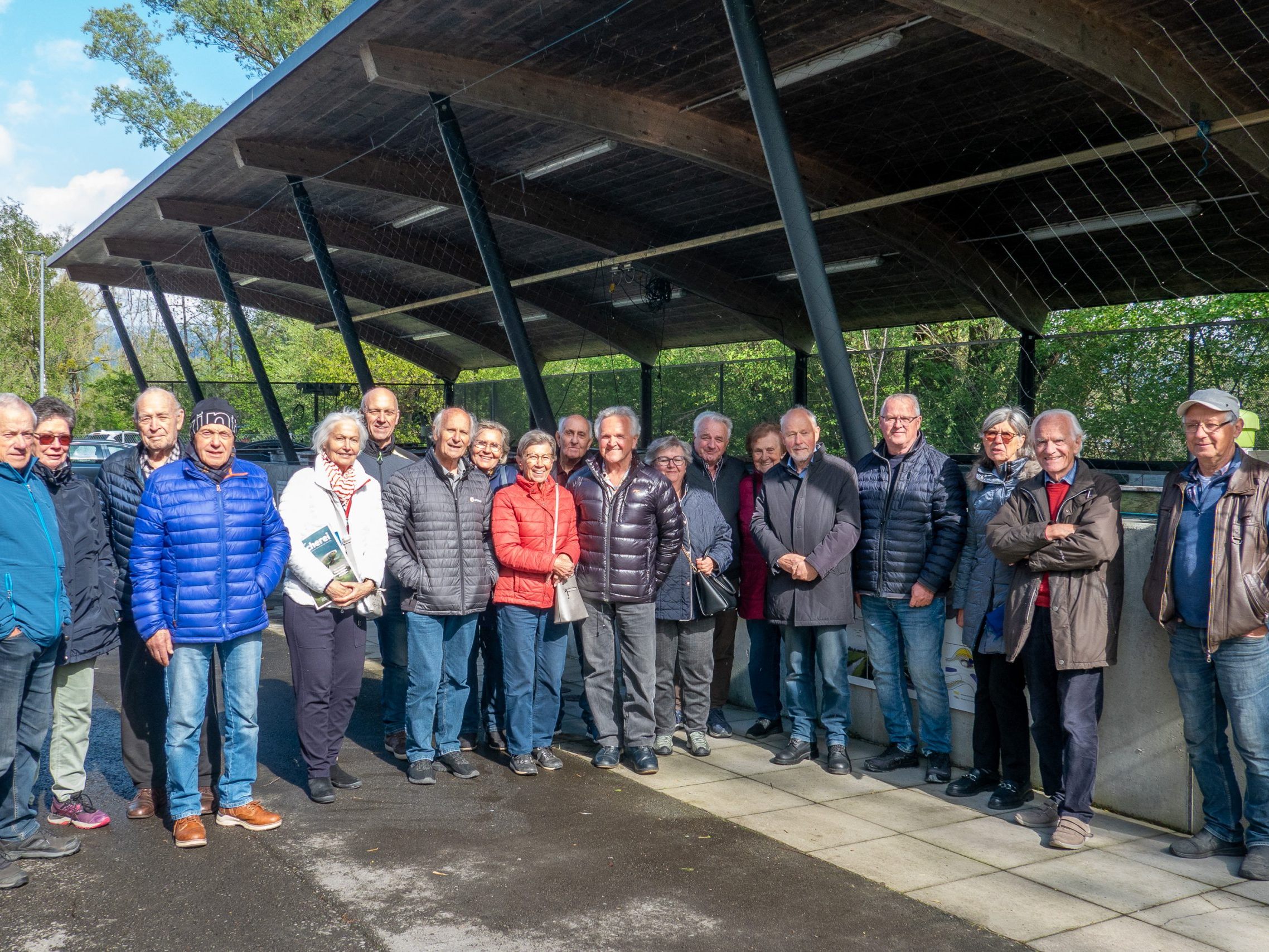 Die Besuchergruppe des Vereins Vorarlberg50plus im Landes-Fischereizentrum in Hard. Die Besuchergruppe des Vereins Vorarlberg50plus im Landes-Fischereizentrum in Hard.
