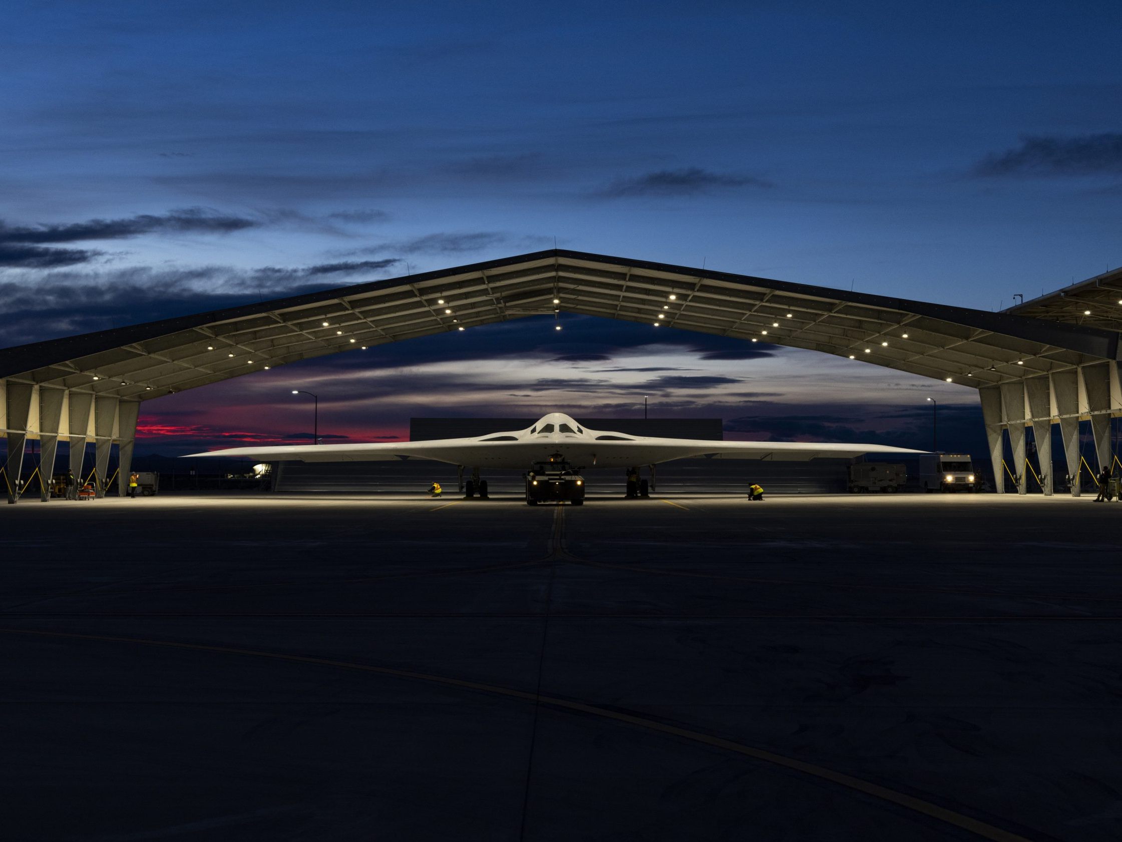 Die B-21 Raider ist der Nachfolger der B-2 Spirit, ebenfalls von Northrop Grumman gebaut. Die B-21 Raider ist der Nachfolger der B-2 Spirit, ebenfalls von Northrop Grumman gebaut.