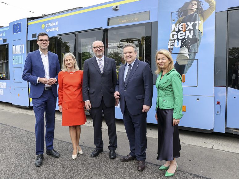 Wiens Straßenbahnen fahren im Mai unter europäischer Flagge.