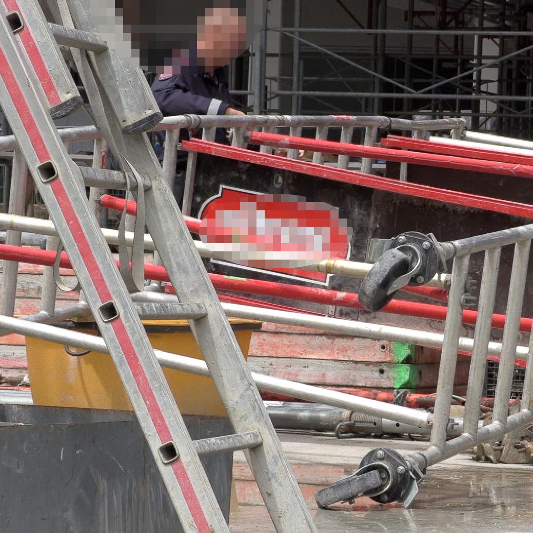 Ein Arbeiter wurde auf einer Baustelle in Andelsbuch verletzt.