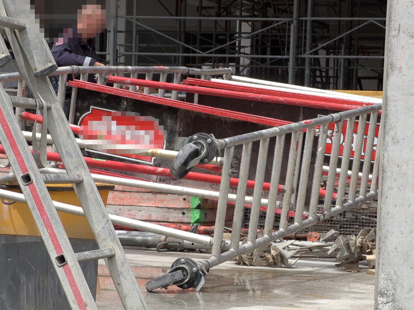 Ein Arbeiter wurde auf einer Baustelle in Andelsbuch verletzt. Ein Arbeiter wurde auf einer Baustelle in Andelsbuch verletzt.