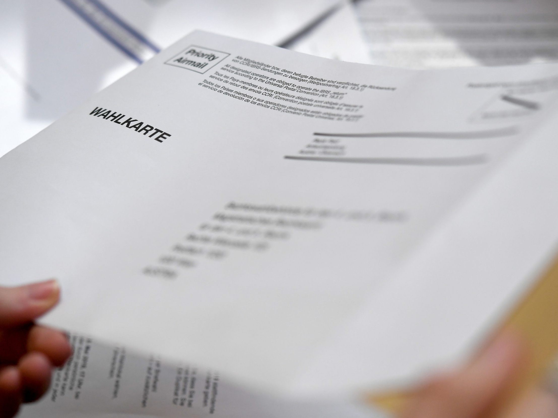Anträge für eine Wahlkarte sind online, schriftlich oder mündlich bis in der Woche vor der EU-Wahl möglich. Anträge für eine Wahlkarte sind online, schriftlich oder mündlich bis in der Woche vor der EU-Wahl möglich.