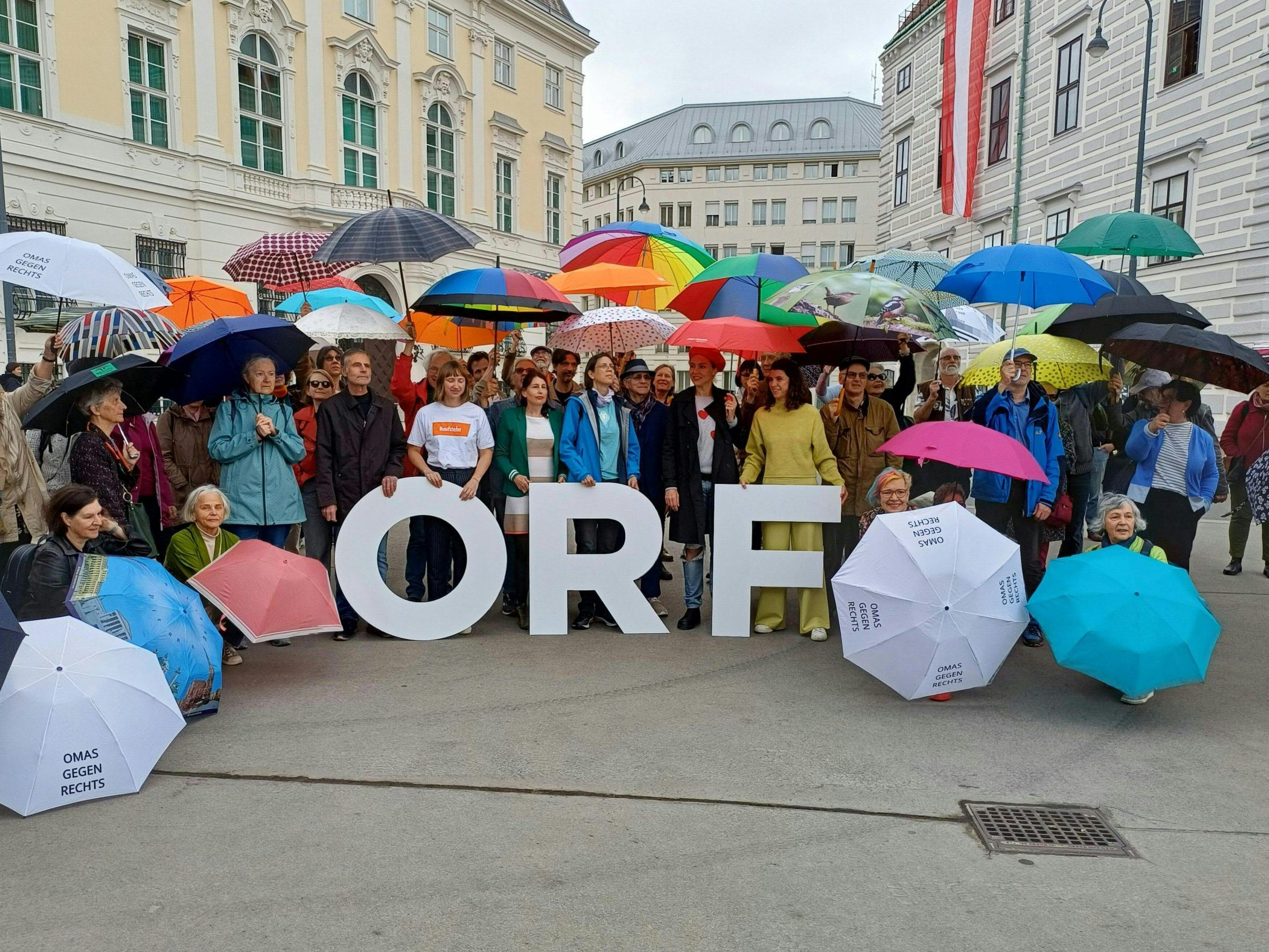 Demonstranten in Wien fürchten um den ORF.
