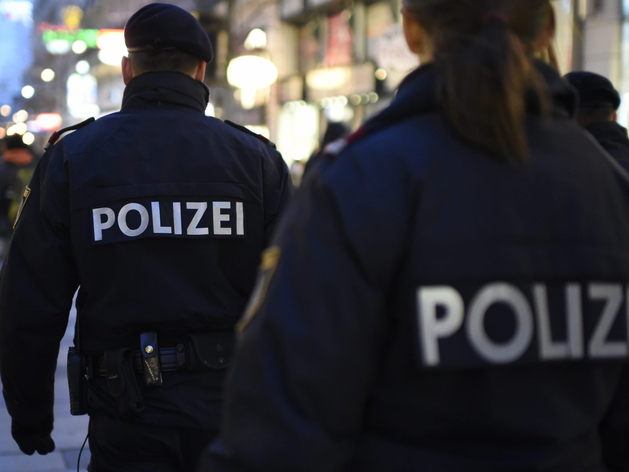 Die Polizei bittet um Hinweise nach einem Tankstellen-Überfall in Meidling.
