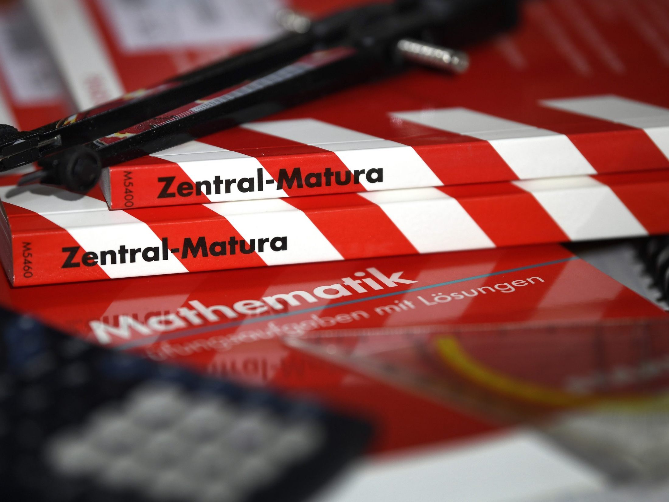 Die Mathematik-Zentralmatura soll diesmal "machbarer" als bei vorherigen Terminen gewesen sein. Die Mathematik-Zentralmatura soll diesmal "machbarer" als bei vorherigen Terminen gewesen sein.