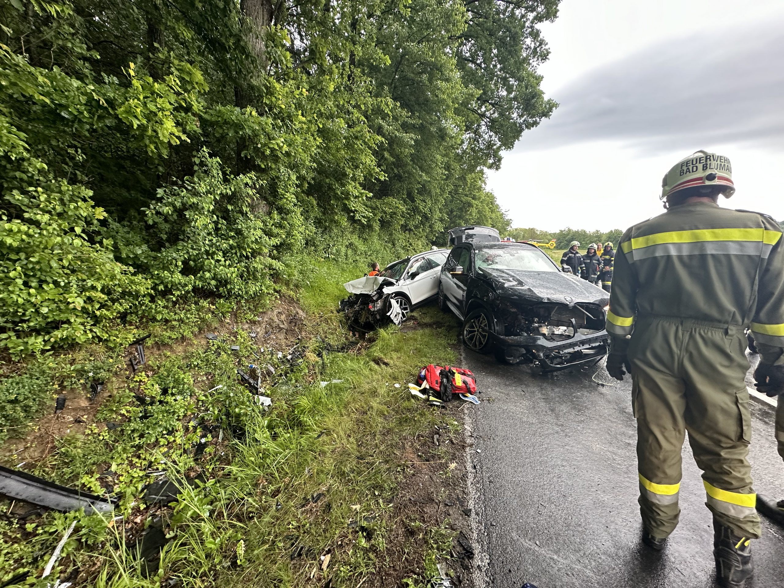 Zwei Pkw-Lenker wurden bei dem Unfall schwer verletzt. Zwei Pkw-Lenker wurden bei dem Unfall schwer verletzt.
