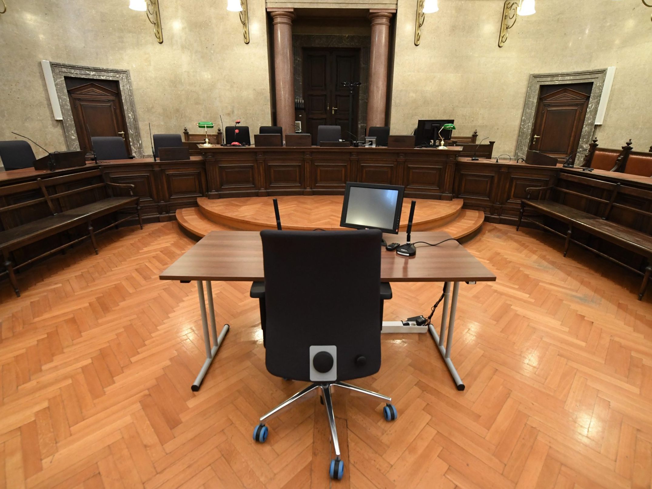 Je zwei Jahre Haft für den sexuellen Missbrauch einer 13-Jährigen. Je zwei Jahre Haft für den sexuellen Missbrauch einer 13-Jährigen.