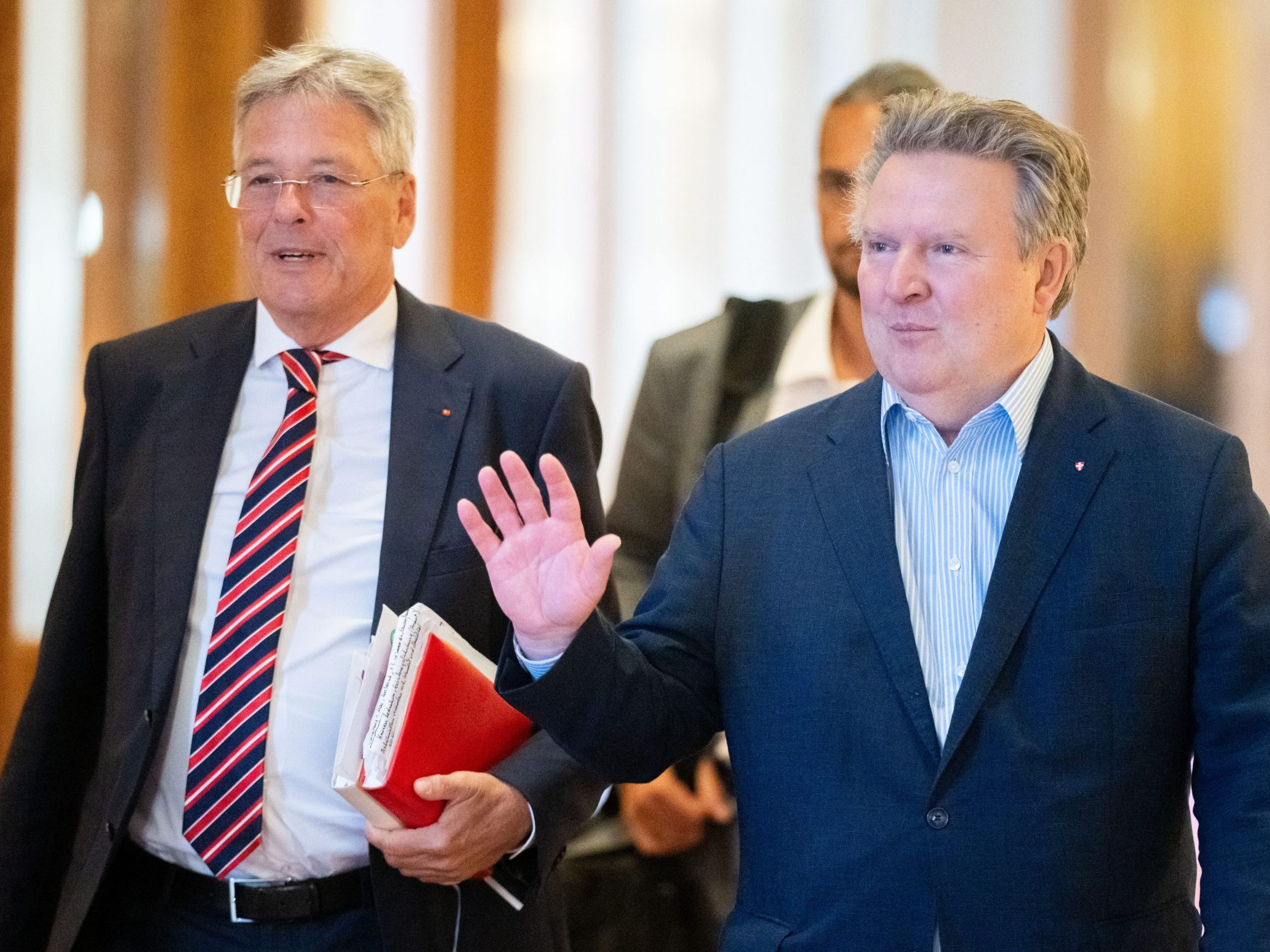 Kaiser und Ludwig scheren bei der Blockade aus.