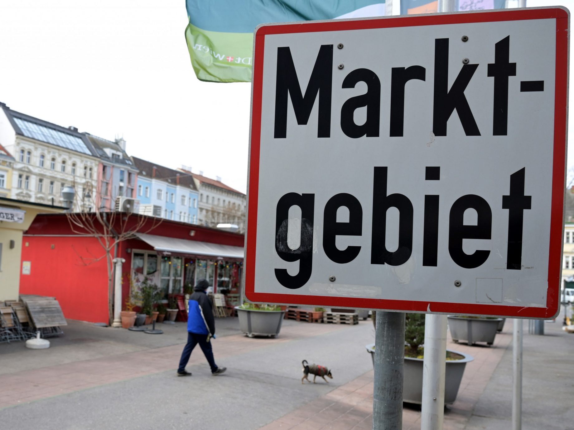 Der traditionelle Wiener Markt wurde mit einer Photovoltaikanlage samt Energiespeicher aufgerüstet. Der traditionelle Wiener Markt wurde mit einer Photovoltaikanlage samt Energiespeicher aufgerüstet.