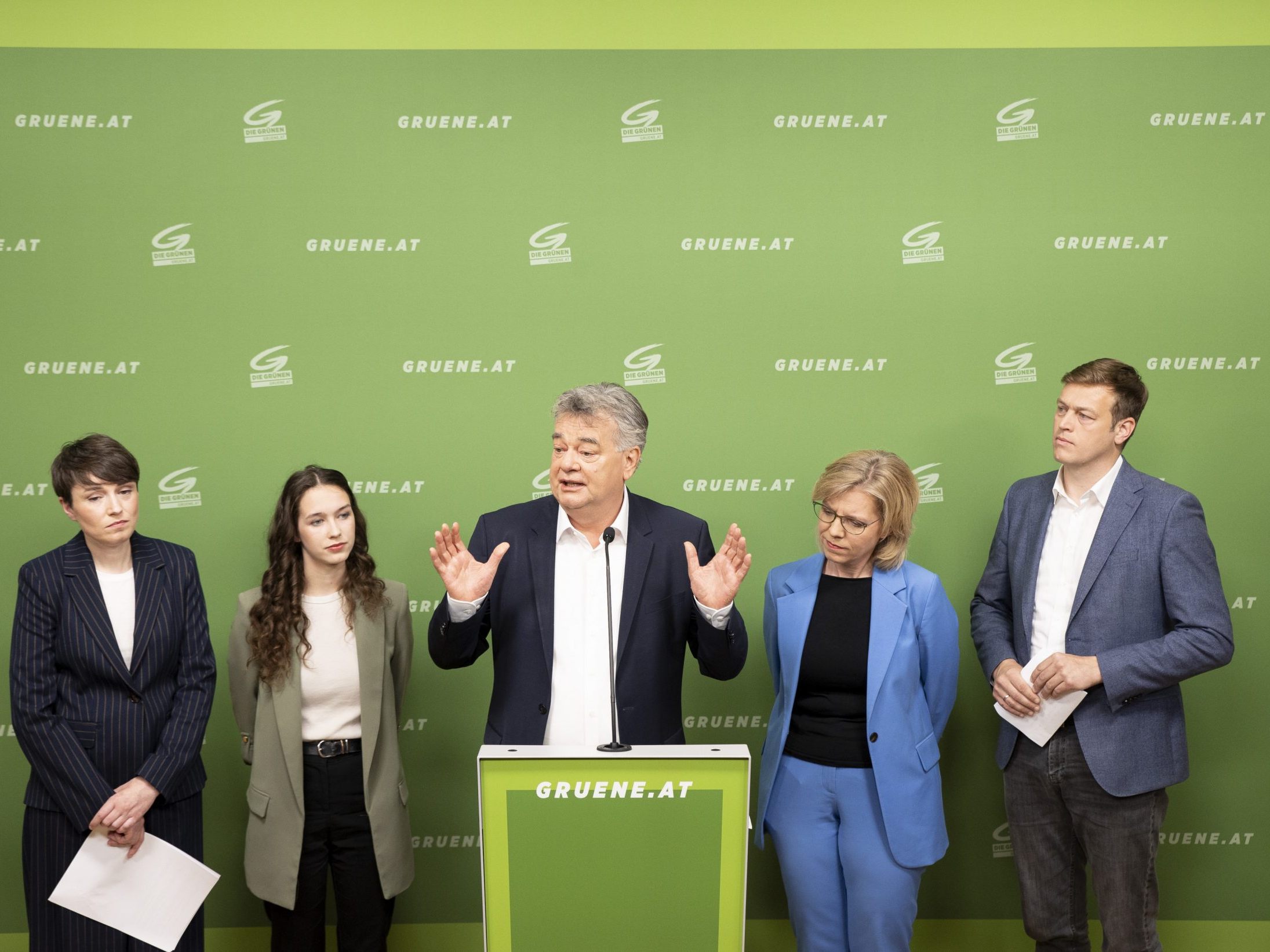 Schilling selbst kommentierte die Vorwürfe inhaltlich nicht. Schilling selbst kommentierte die Vorwürfe inhaltlich nicht.