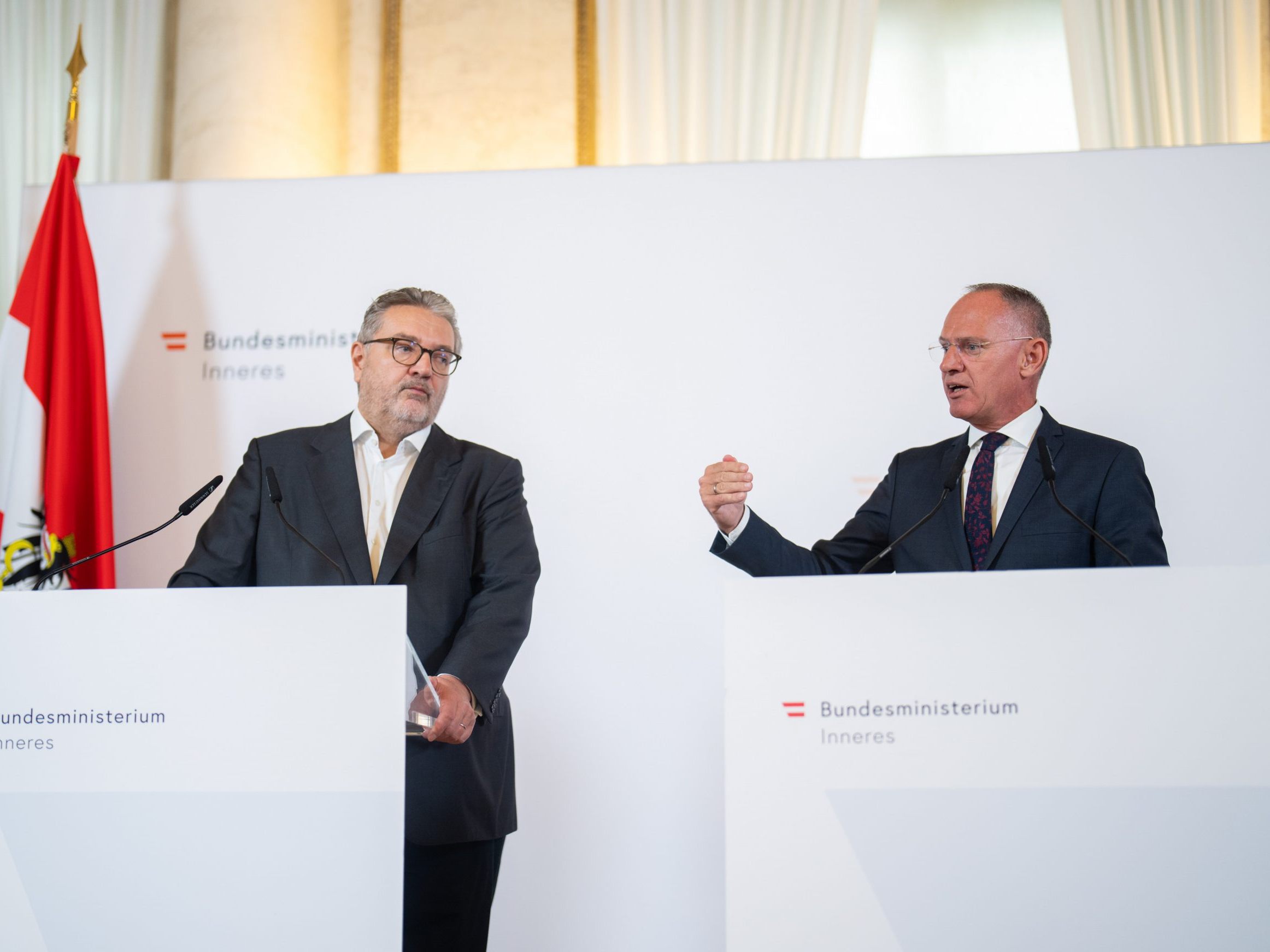 Auch andere Maßnahmen müssen laut Hacker ergriffen werden, um das Asylwesen zu verbessern.