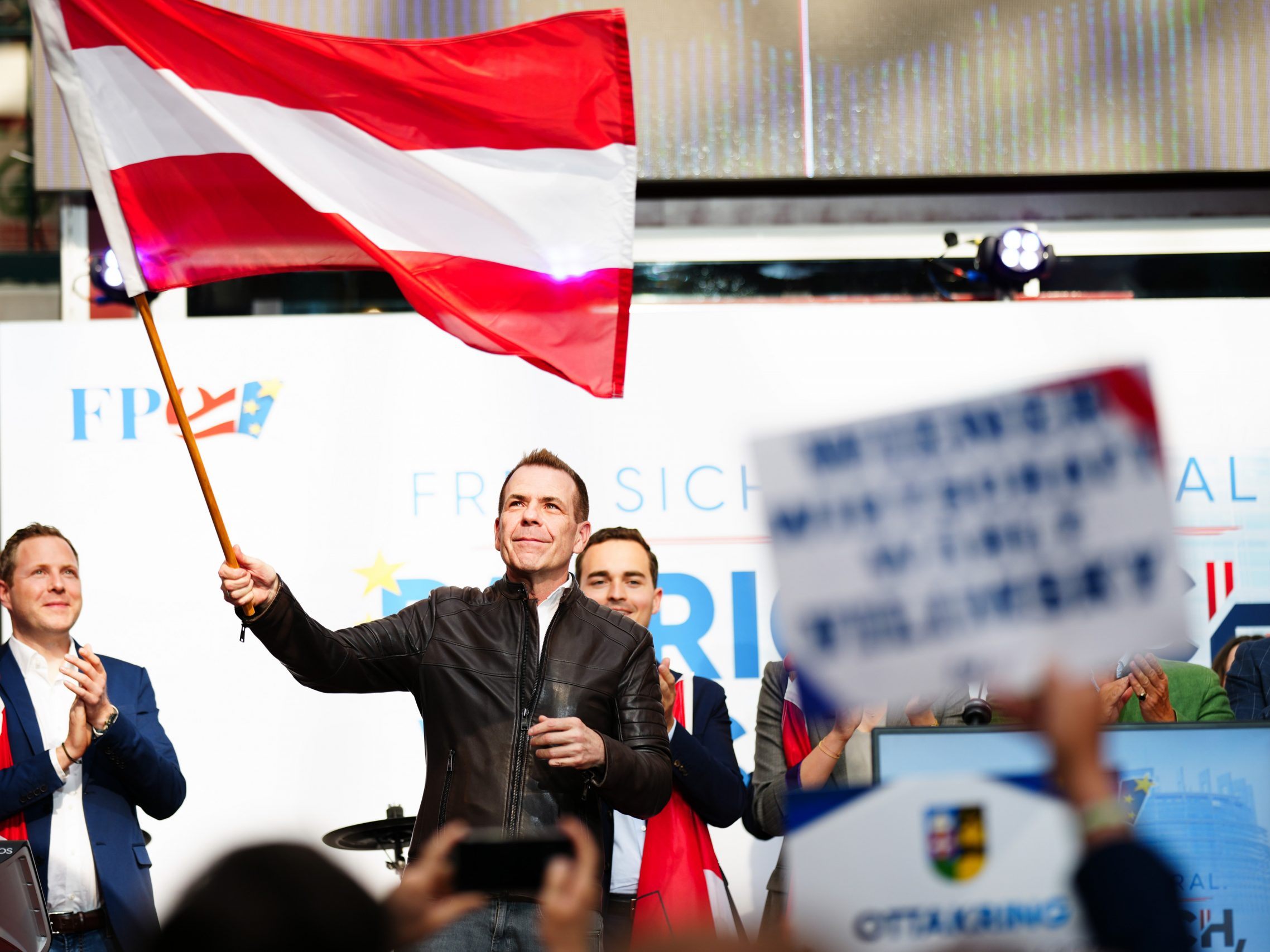 Die FPÖ mit Spitzenkandidat Vilimsky liegt bei Umfragen zur EU-Wahl stabil auf Platz eins. Die FPÖ mit Spitzenkandidat Vilimsky liegt bei Umfragen zur EU-Wahl stabil auf Platz eins.