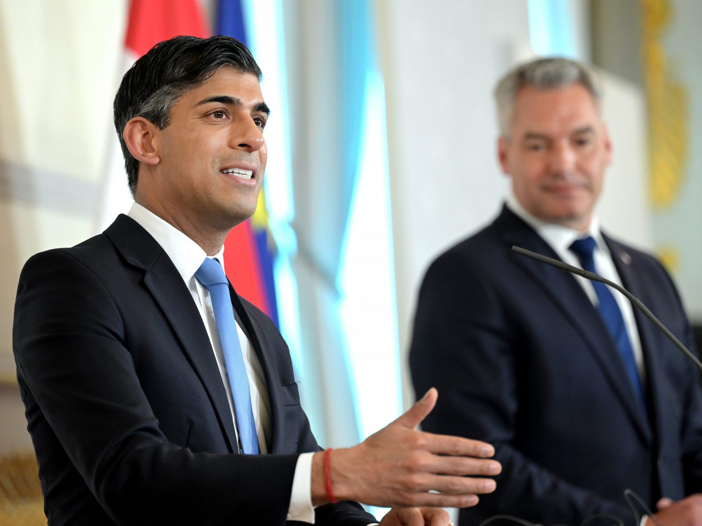 Sunak war in der Früh mit militärischen Ehren in Wien willkommen geheißen worden. Sunak war in der Früh mit militärischen Ehren in Wien willkommen geheißen worden.