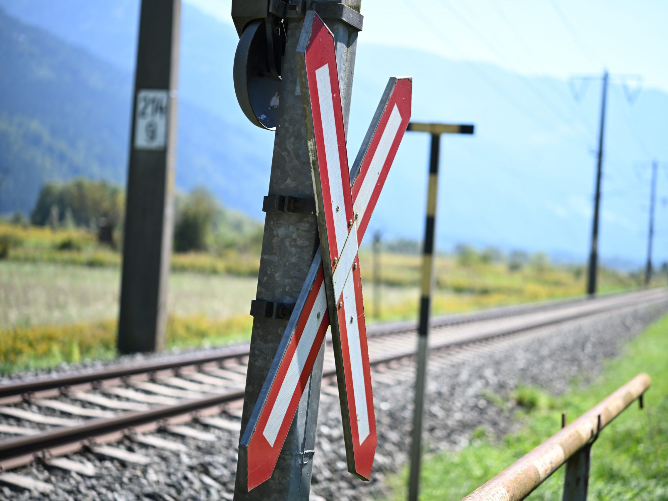 Tödlicher Verkehrsunfall auf einem unbeschrankten Bahnübergang.