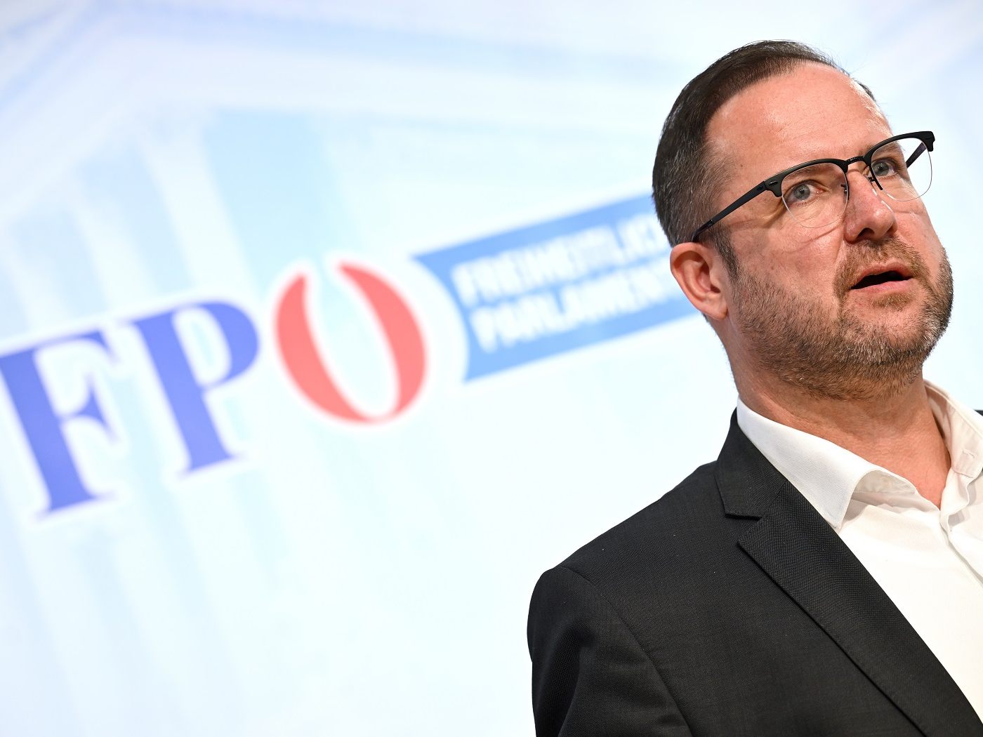 "Wir wollen diese Verbindung von Medien und Politik kappen", so FPÖ-Mediensprecher Hafenecker.