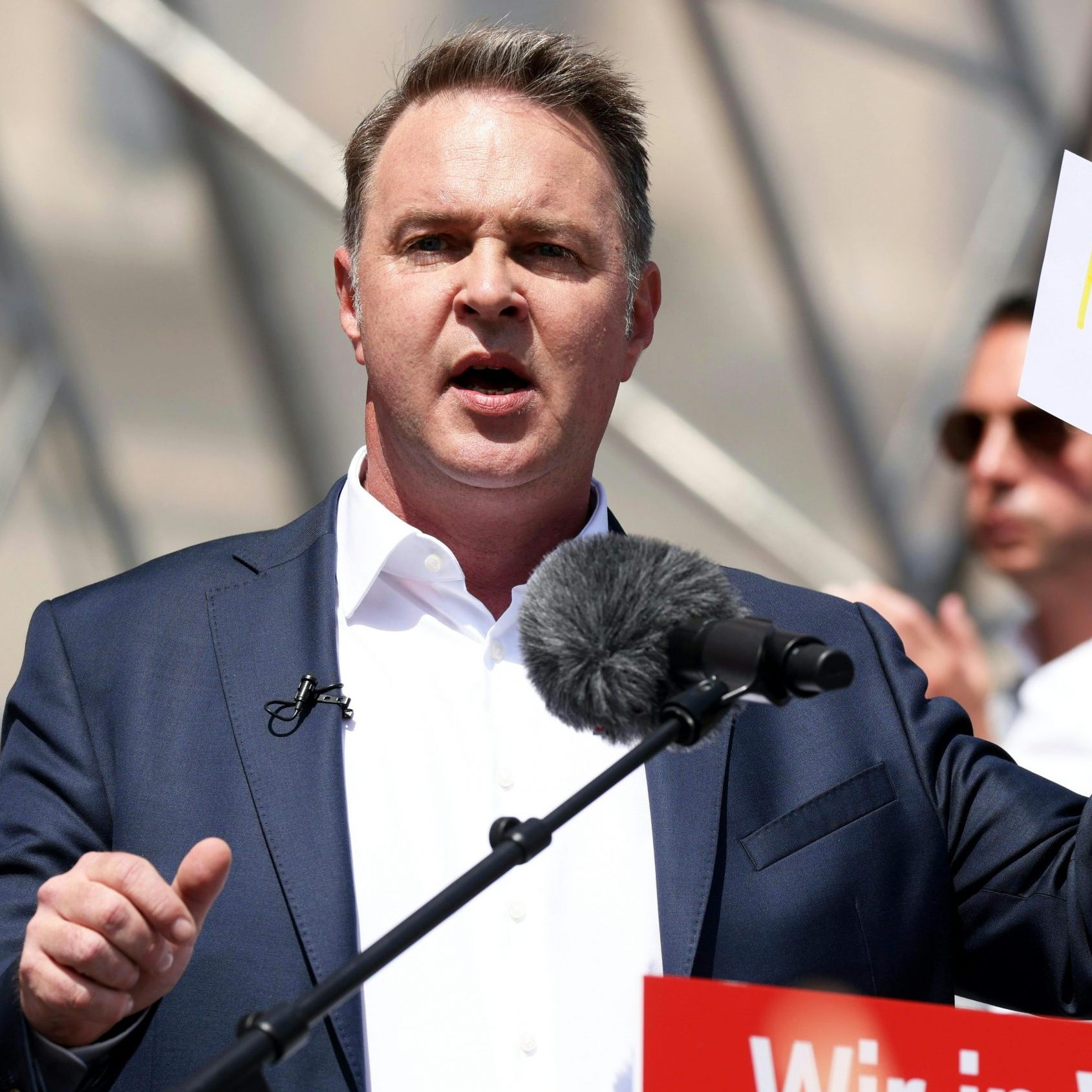 Babler warnte bei der Ansprache zum 1. Mai vor der Arbeitszeitverlängerung.