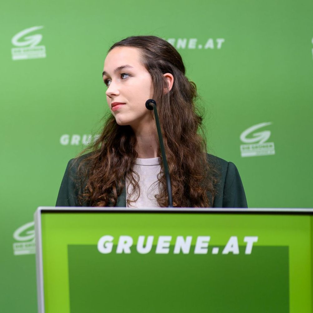 Generalsekretärin Olga Voglauer und EU-Spitzenkandidatin Lena Schilling im Rahmen einer Pressekonferenz der Grünen zu neuen Vorwürfen gegen EU-Spitzenkandidatin Lena Schilling.