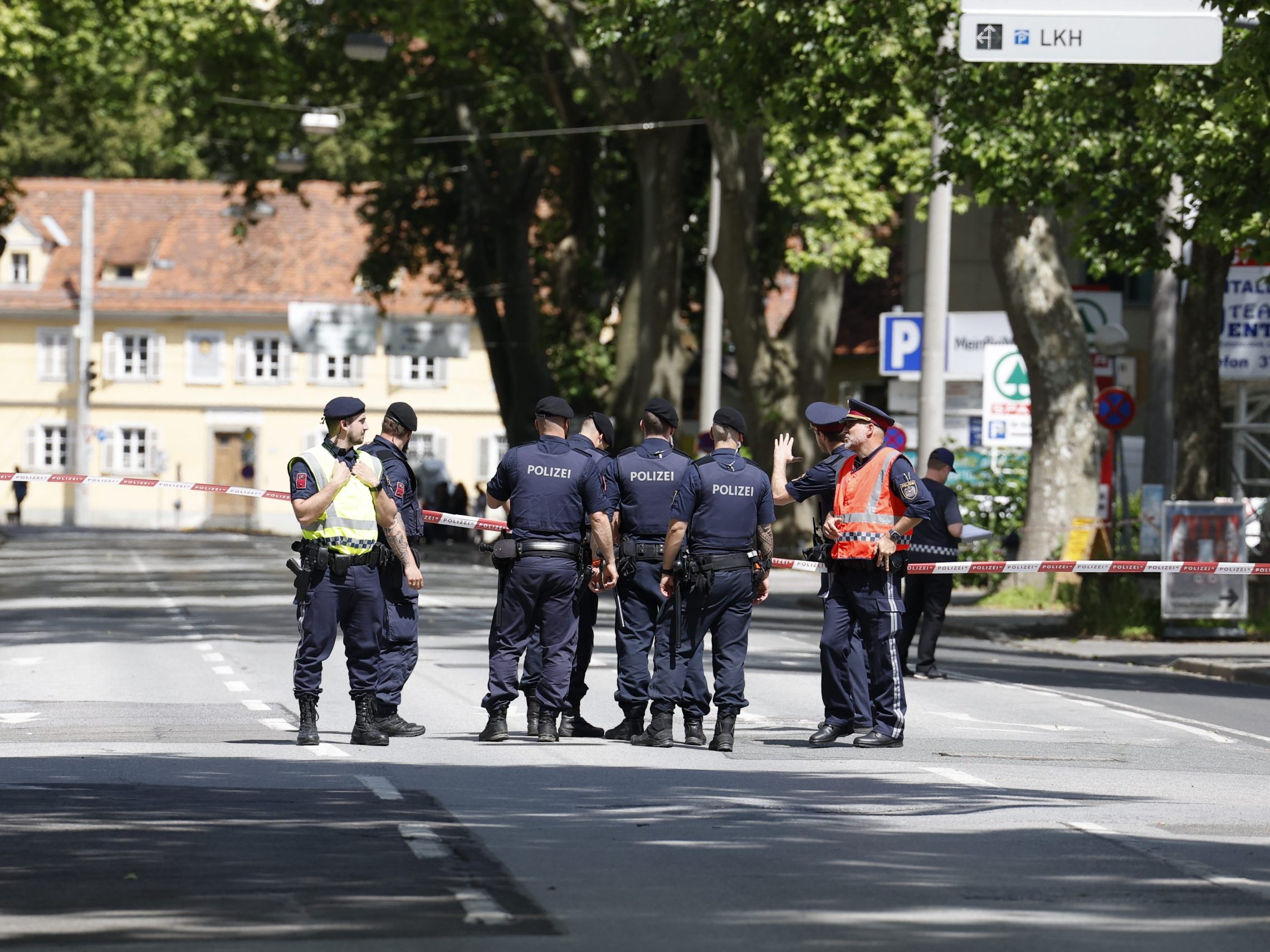 Großeinsatz der Polizei in Graz. Großeinsatz der Polizei in Graz.