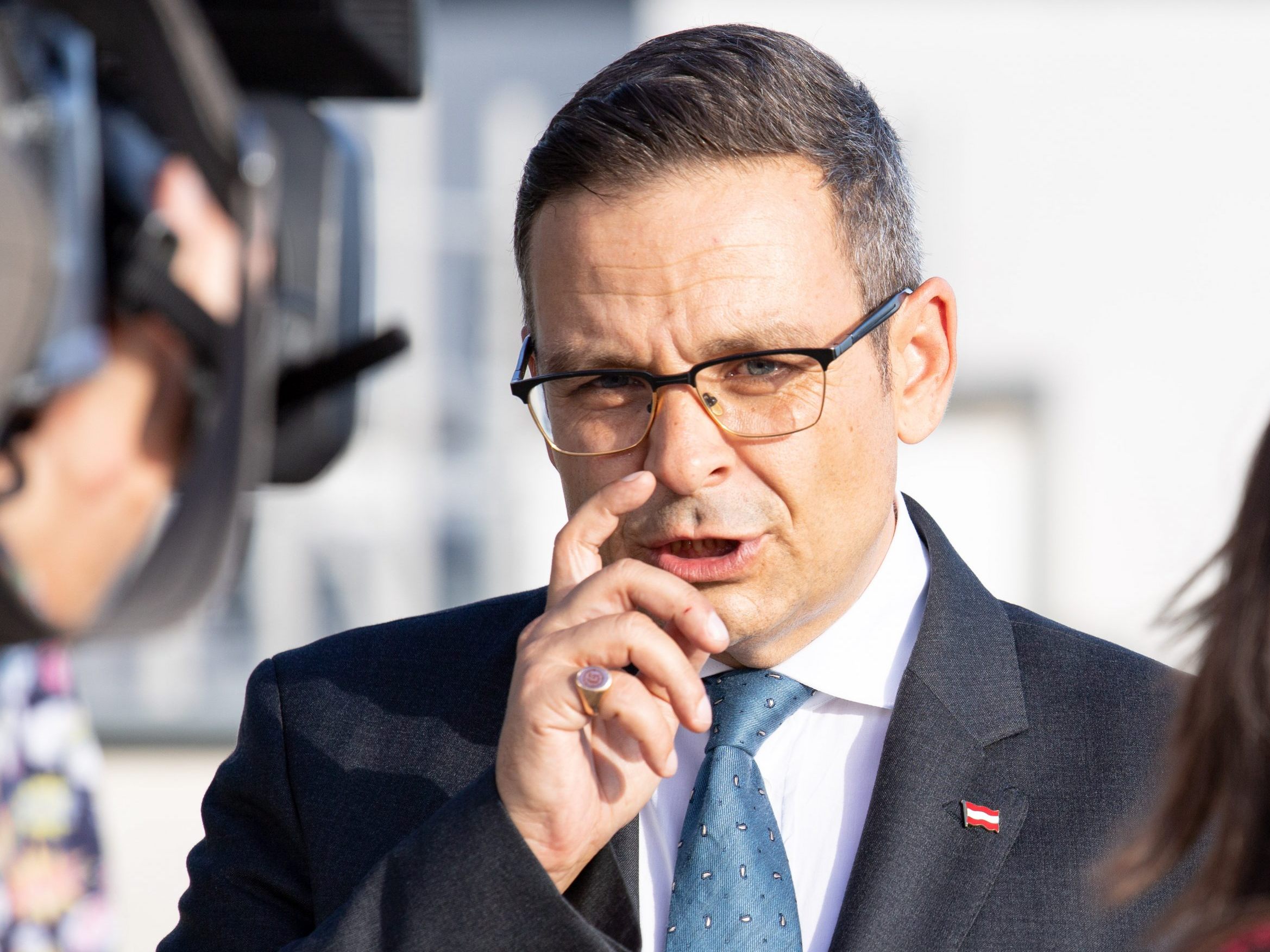 Gerald Grosz erhält vom ORF eine Entschädigung. Gerald Grosz erhält vom ORF eine Entschädigung.