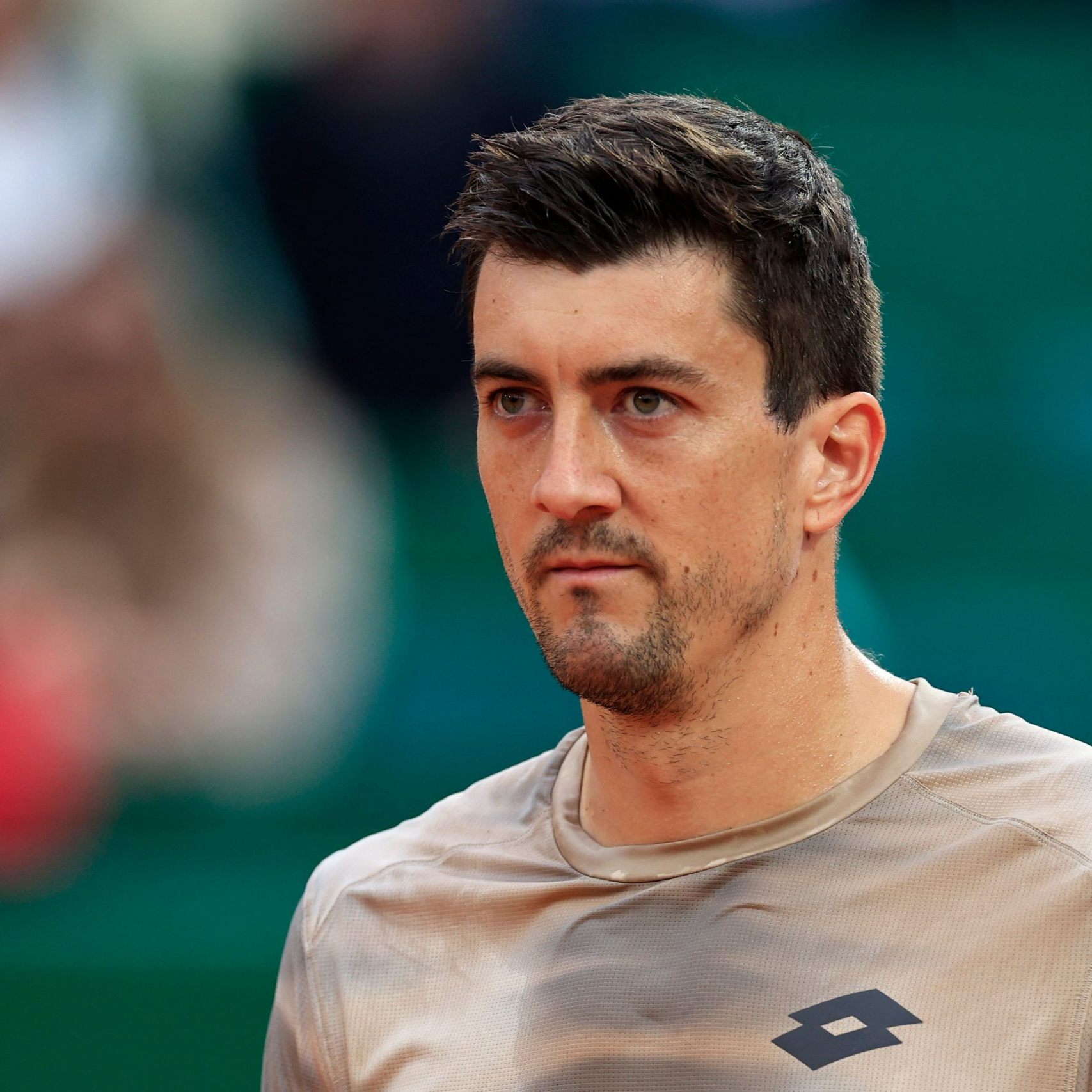 Sebastian Ofner trifft in Paris auf den Franzosen Atmane.