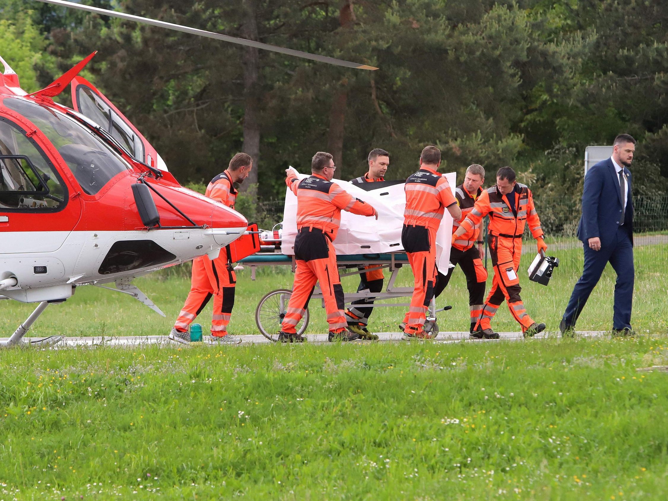 Slowakischer Premier Fico nach Schüssen in Lebensgefahr.