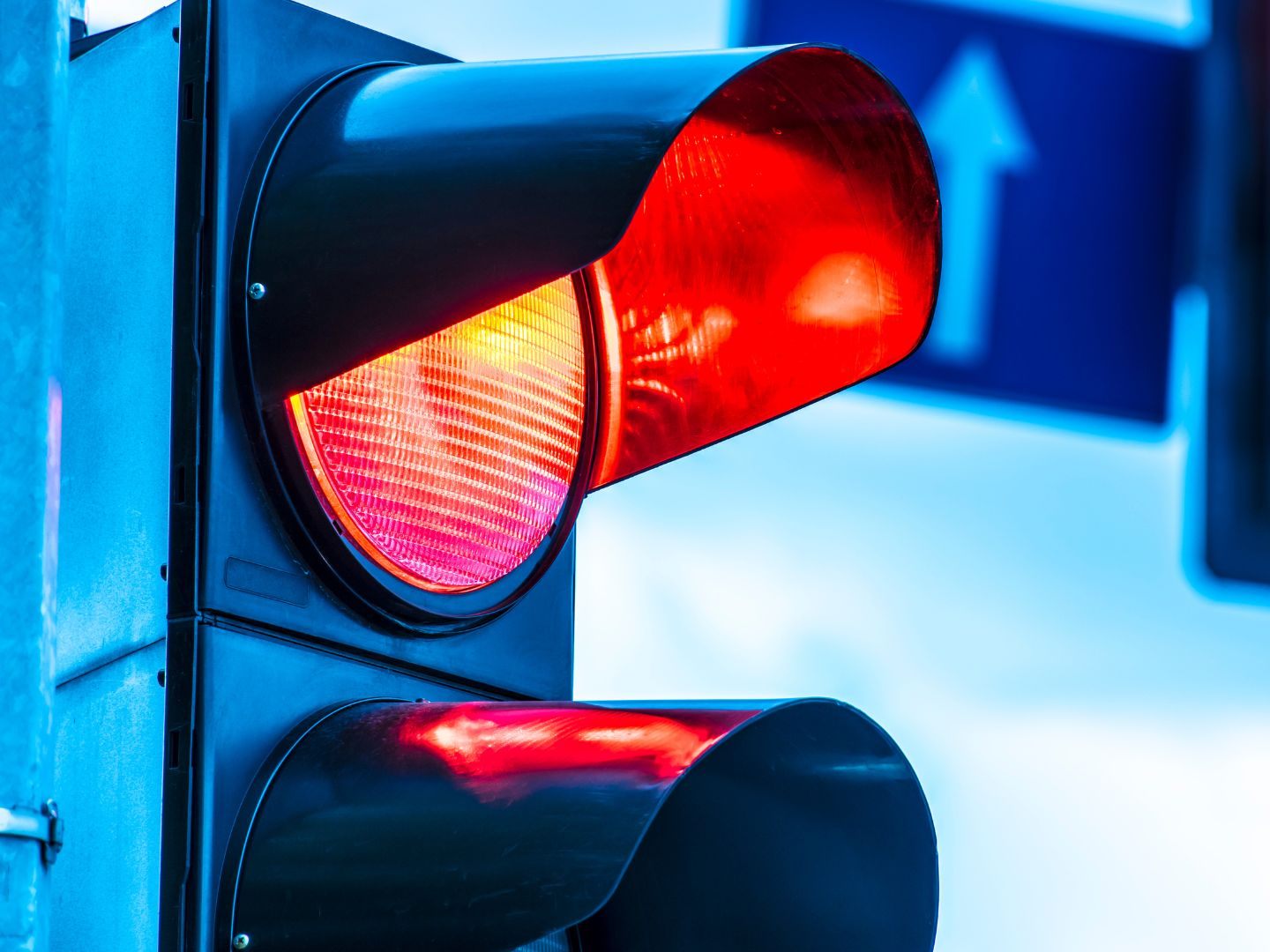 Bei einer roten Ampel in Wien-Favoriten kam es zur gefährlichen Drohung.