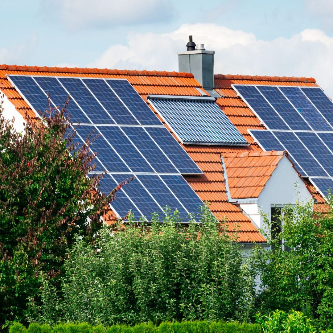 Selbsterzeugten Strom ins Netz einspeisen rentiert sich immer weniger.